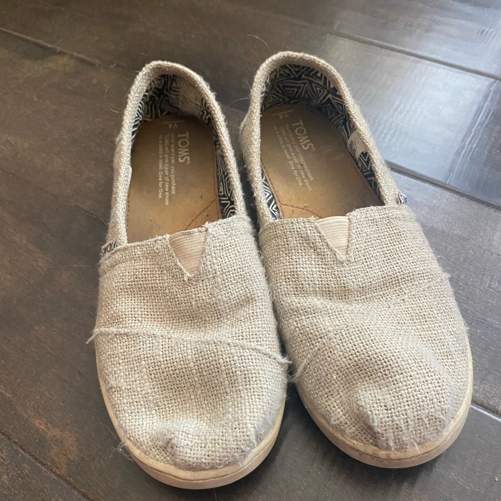 Tan toms